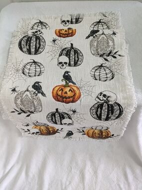 NWOT TAHARI Table Runner